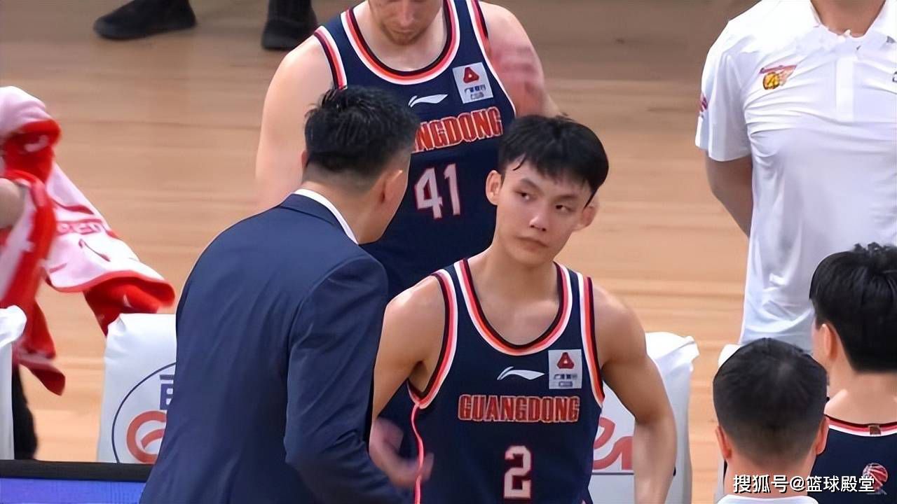 “我可以进球，也可以帮助其他事情，比如拉开空间，但只有那些观看并理解比赛的人才能看到这点，那些不明白的人会说我没有进球。
